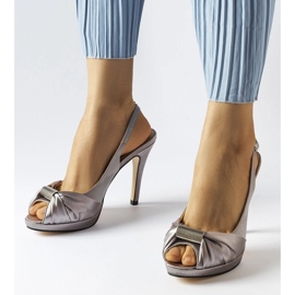 Sandália salto alto cinza claro, Crispin. 1