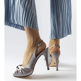 Sandália salto alto cinza claro, Crispin. 2