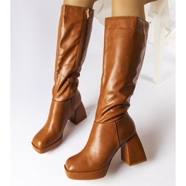 Botas marrons com poste maciço de Villanova castanho 1