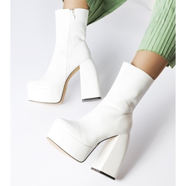 Botas brancas de salto alto, Baratti branco 1