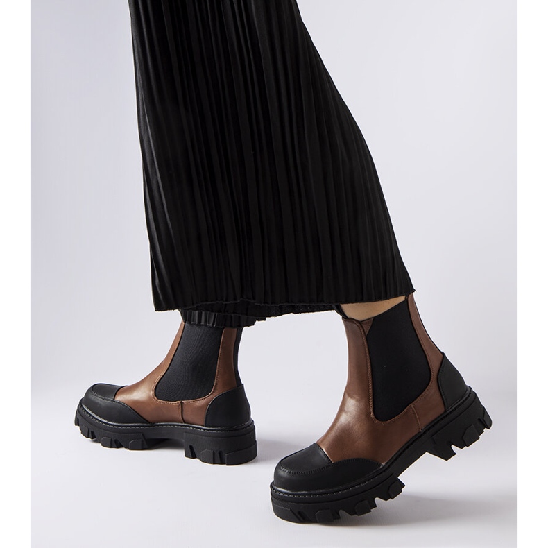 Bota marrom sem cadarço, Sibyla 1