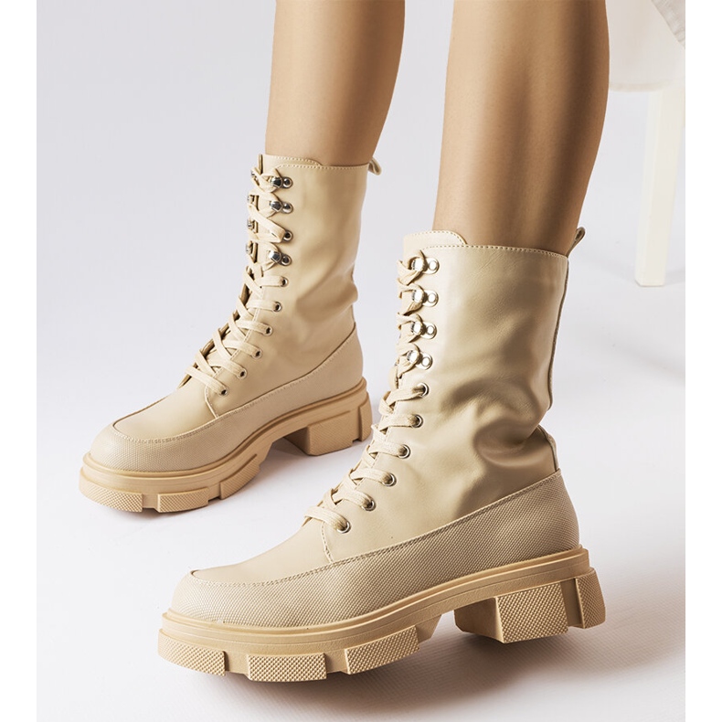 Botas trabalhadoras bege com sola mais grossa Lori 1 Botas trabalhadoras bege com sola mais grossa Lori 1