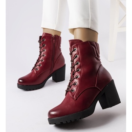 Inna Botins com isolamento Borgonha, Lanza vermelho 1 Inna Botins com isolamento Borgonha, Lanza vermelho 1