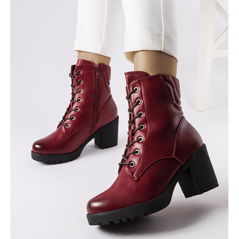Inna Botins com isolamento Borgonha, Lanza vermelho 1