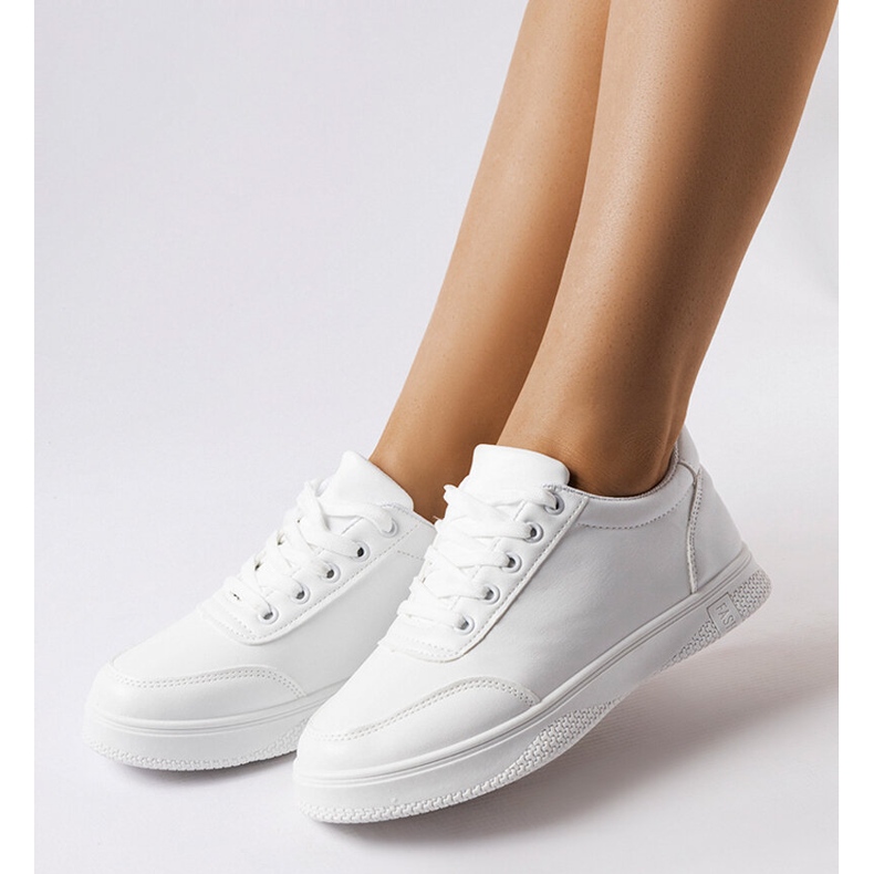 Tênis esportivo branco Donato 1