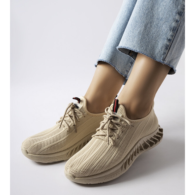 Sapatos slip bege com renda 1