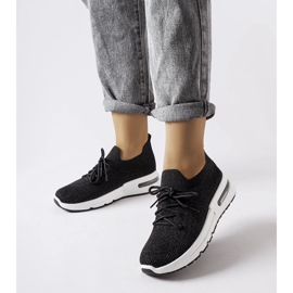 Inna Tênis preto decorado com fio Randolph brilhante 1