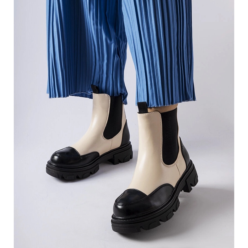 Inna Botas slip-on pretas e bege da Albany 1