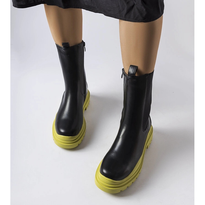 Botas pretas com sola colorida da Delebio preto 2