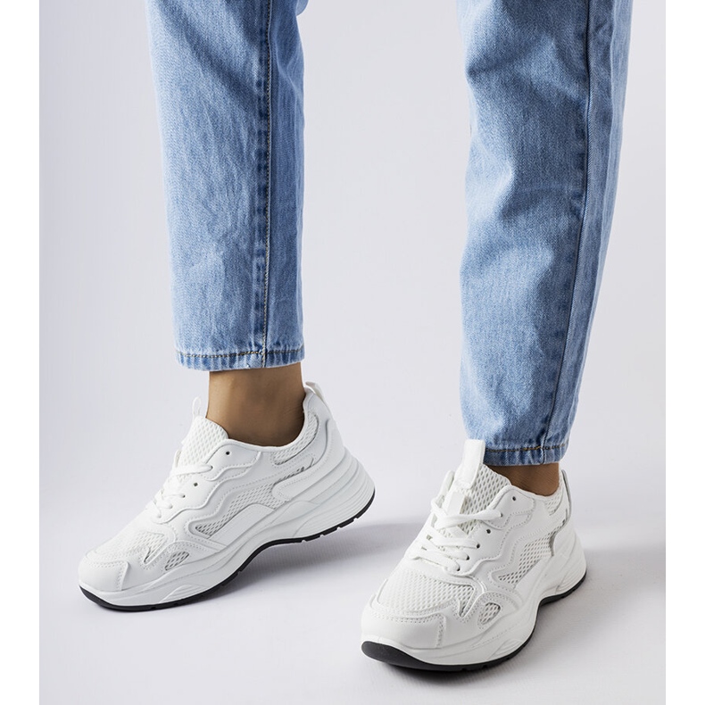 Inna Tênis esportivos brancos ocos 1