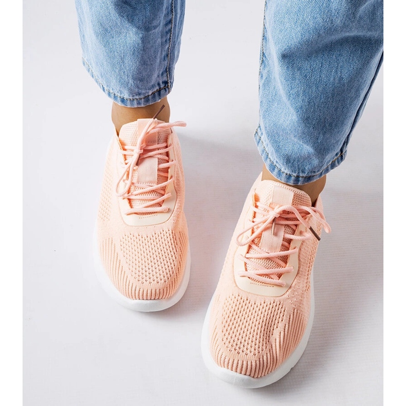 Tênis laranja e branco da Nelson 1