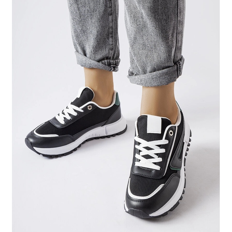 Inna Tênis preto com detalhes verdes Tod 2