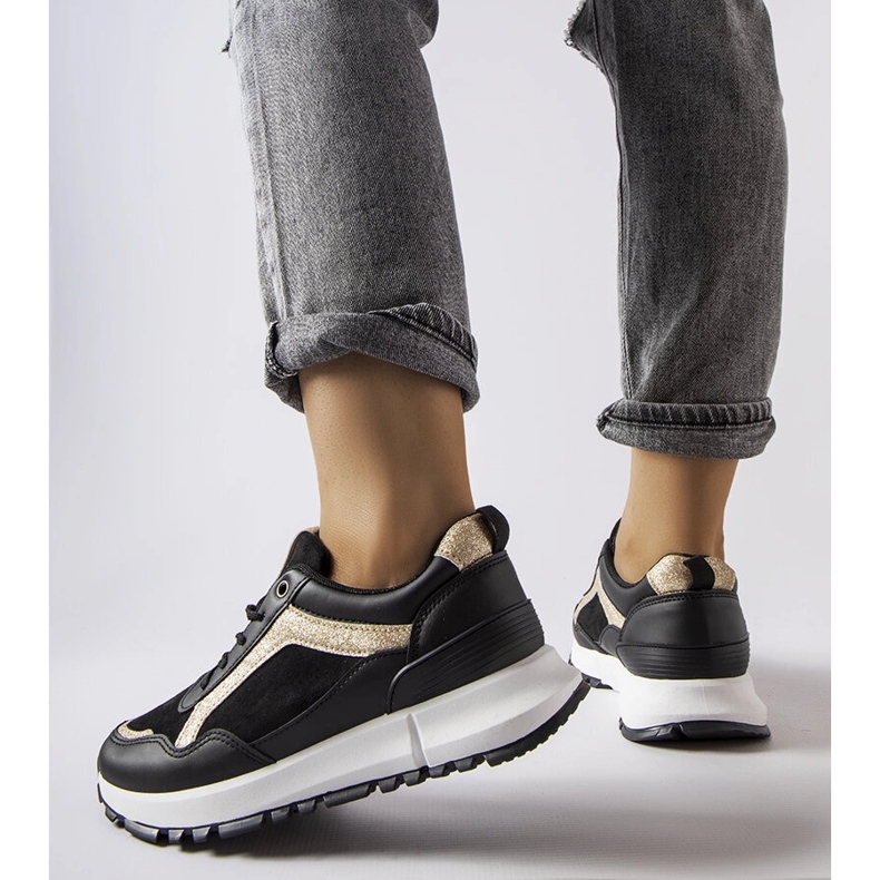 Inna Tênis preto com decoração glitter da Busso 2