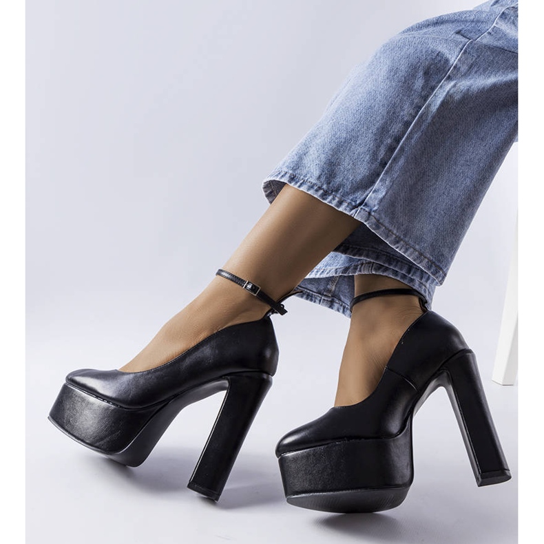 Sapato de salto alto preto Hervé 2