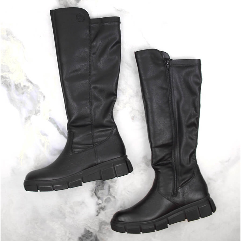 Botas femininas confortáveis ​​e isoladas de couro preto da Rieker 2