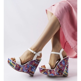 Sandálias de cunha decoradas fairmont brancas branco 2