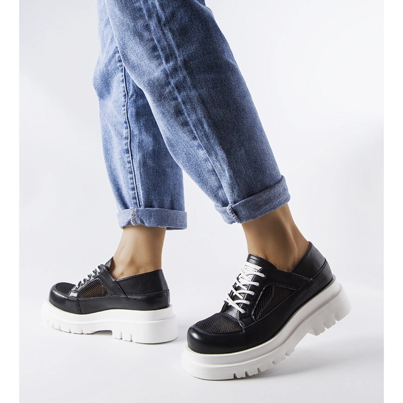 Inna Sapatos Tasmin maciços com recortes pretos 1