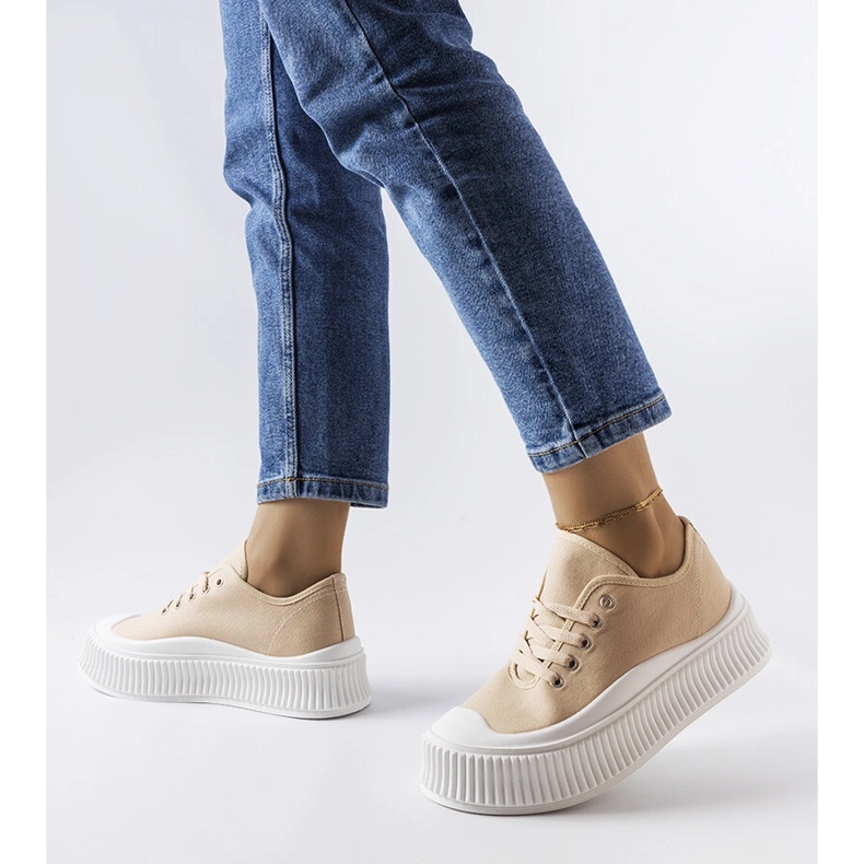 Tênis plataforma bege Castanthei. 1