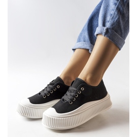 Inna Tênis preto e solado grosso Wallace 1