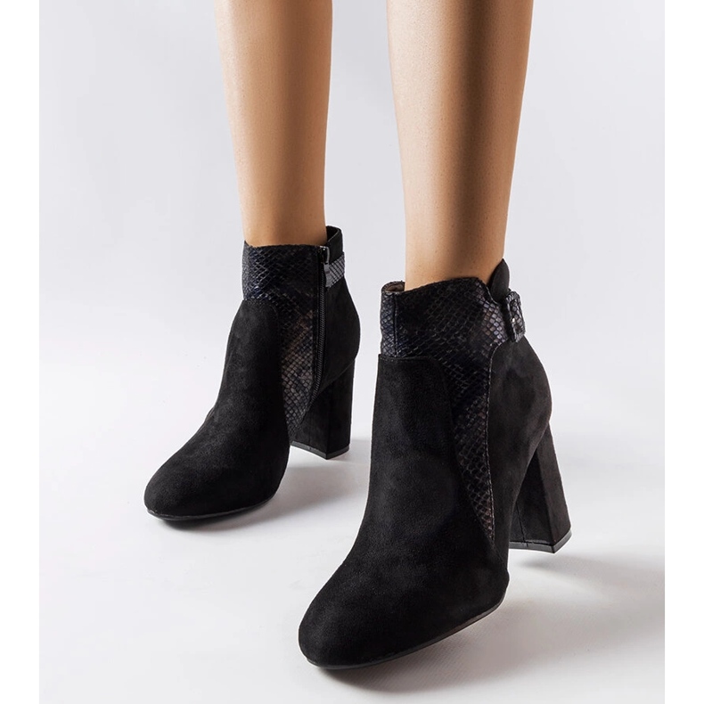 Botas pretas com aplicação de cobra em eco camurça Daamen preto 1 Botas pretas com aplicação de cobra em eco camurça Daamen preto 1