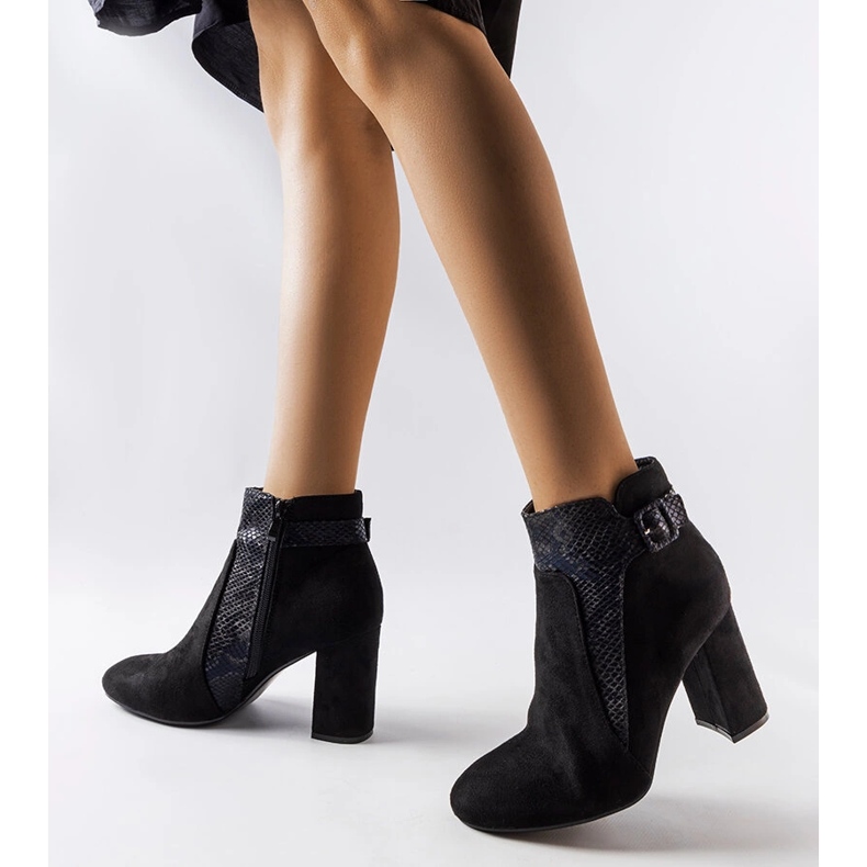 Botas pretas com aplicação de cobra em eco camurça Daamen preto 2 Botas pretas com aplicação de cobra em eco camurça Daamen preto 2