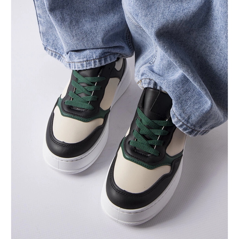 Tênis preto e verde na plataforma Baron 1