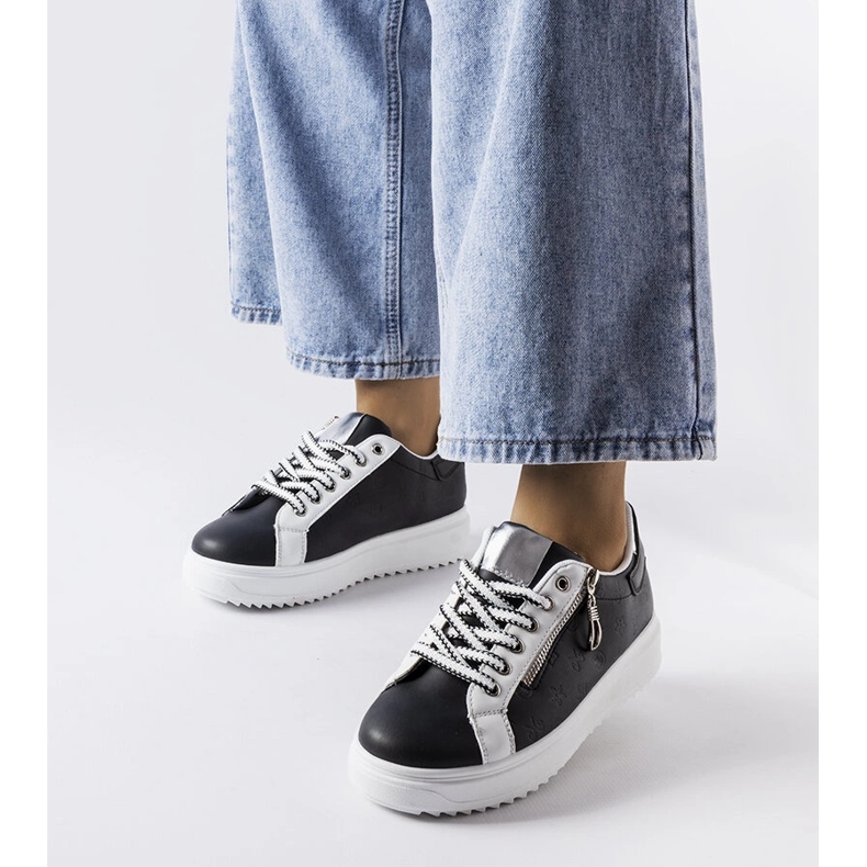 Inna Tênis preto na plataforma Romola 1