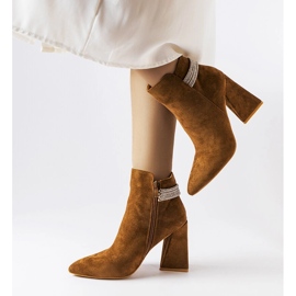 Botins marrons com zircônias Liviana castanho 1 Botins marrons com zircônias Liviana castanho 1