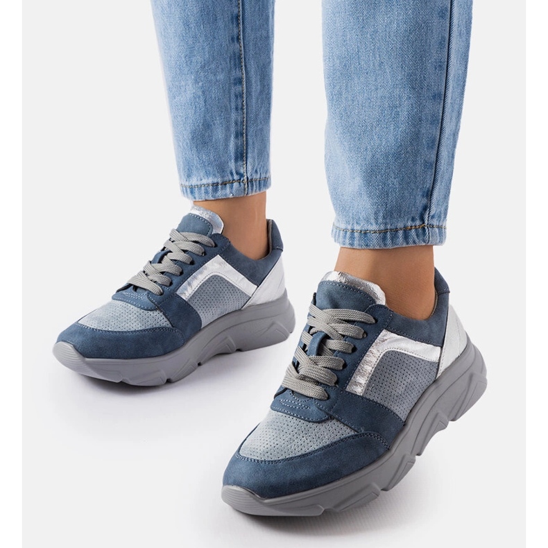 Tênis azul perfurado da Trecasali 1