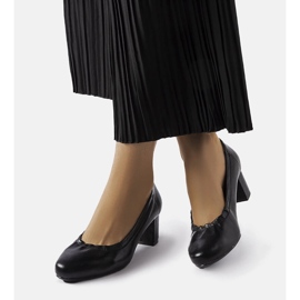 Inna Ploufe sapatos pretos no quarteirão 1