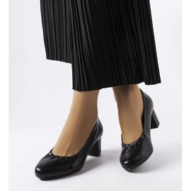 Inna Ploufe sapatos pretos no quarteirão 2