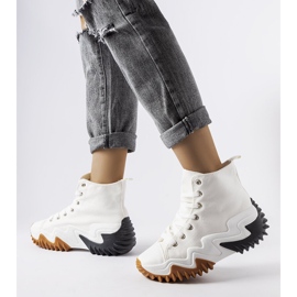 Tênis esportivo branco com sola grossa da Toro 2