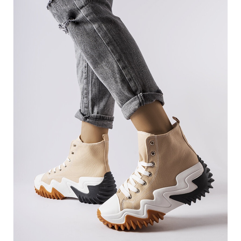 Tênis com sola grossa bege, Toro 1