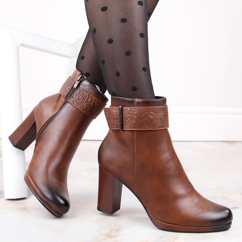 M. DASZYŃSKI Botas femininas com salto alto e plataforma, isoladas marrom, M.Daszyński AF125-19 castanho 1 M. DASZYŃSKI Botas femininas com salto alto e plataforma, isoladas marrom, M.Daszyński AF125-19 castanho 1