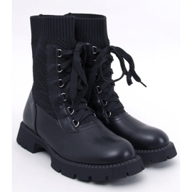 Botas de cano curto com suéter preto Tierr 1