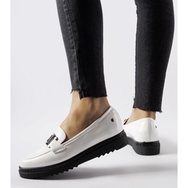 Inna Mocassins brancos envernizados da Vinceza 1