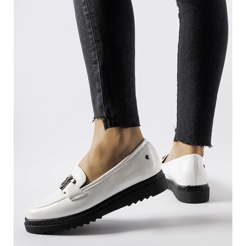 Inna Mocassins brancos envernizados da Vinceza 1