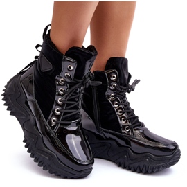 Botins isolados em plataforma enorme, preto 3