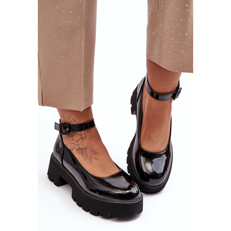 WS1 Sapatos femininos de couro envernizado com salto baixo e fivela, pretos da Owena 1