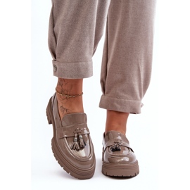 Mocassins de couro envernizado com franjas, Velenase bege escuro 2 Mocassins de couro envernizado com franjas, Velenase bege escuro 2