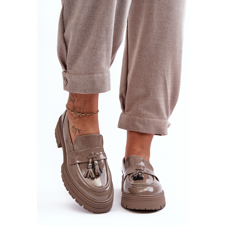 Mocassins de couro envernizado com franjas, Velenase bege escuro 2