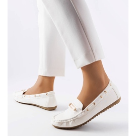 Mocassins brancos decorados com aplique de Seattle 1