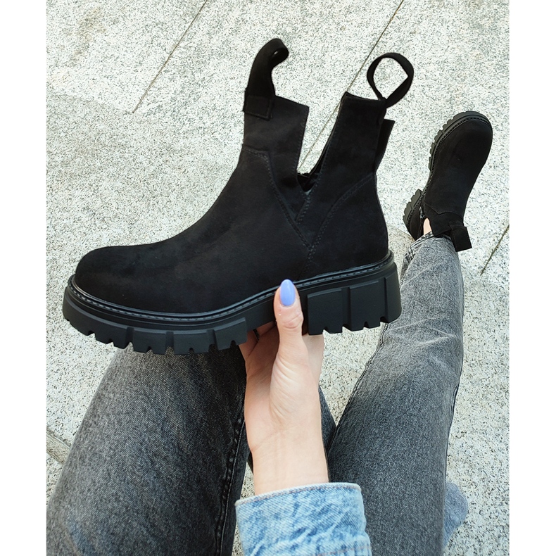 Botas pretas femininas na plataforma preto 2