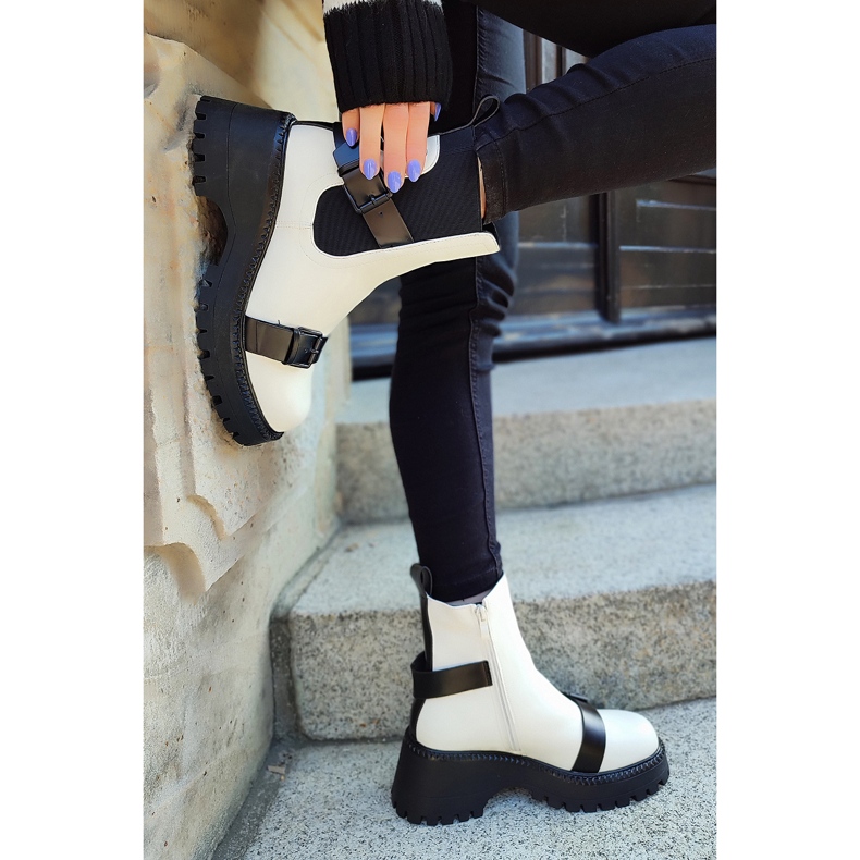 Bolsas femininas brancas com fivelas branco 1 Bolsas femininas brancas com fivelas branco 1