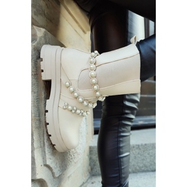 Botins femininos bege com acessórios decorativos 1 Botins femininos bege com acessórios decorativos 1