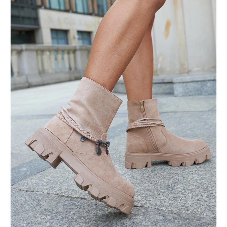 Botins bege com pulseira decorativa Geraldo 1