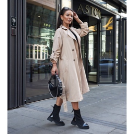 Inna Botins com meia envernizada pretos da Albertina 1