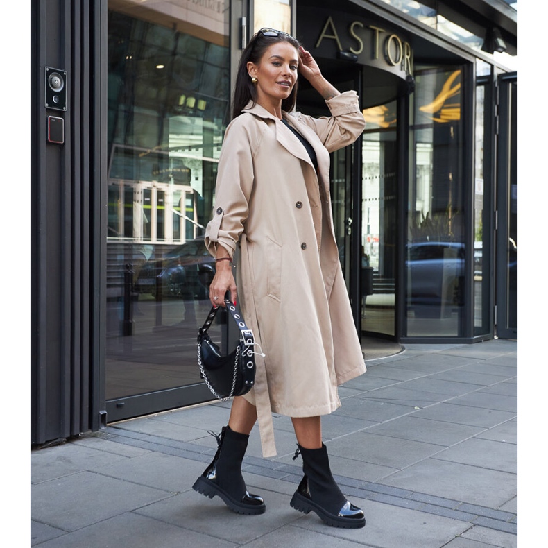 Inna Botins com meia envernizada pretos da Albertina 1 Inna Botins com meia envernizada pretos da Albertina 1