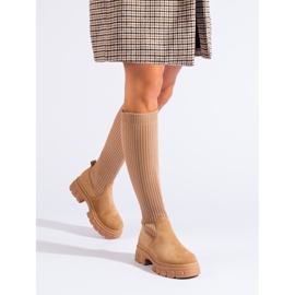Botas femininas bege com cabedal flexível 1