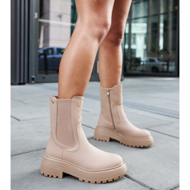 Botins com isolamento bege na plataforma Rinaldo 2 Botins com isolamento bege na plataforma Rinaldo 2